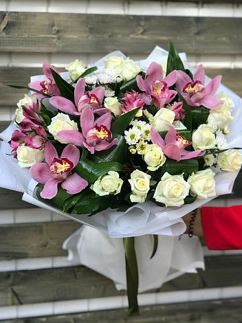 Букет цветов из: Розы и Хризантемы в Стеблево