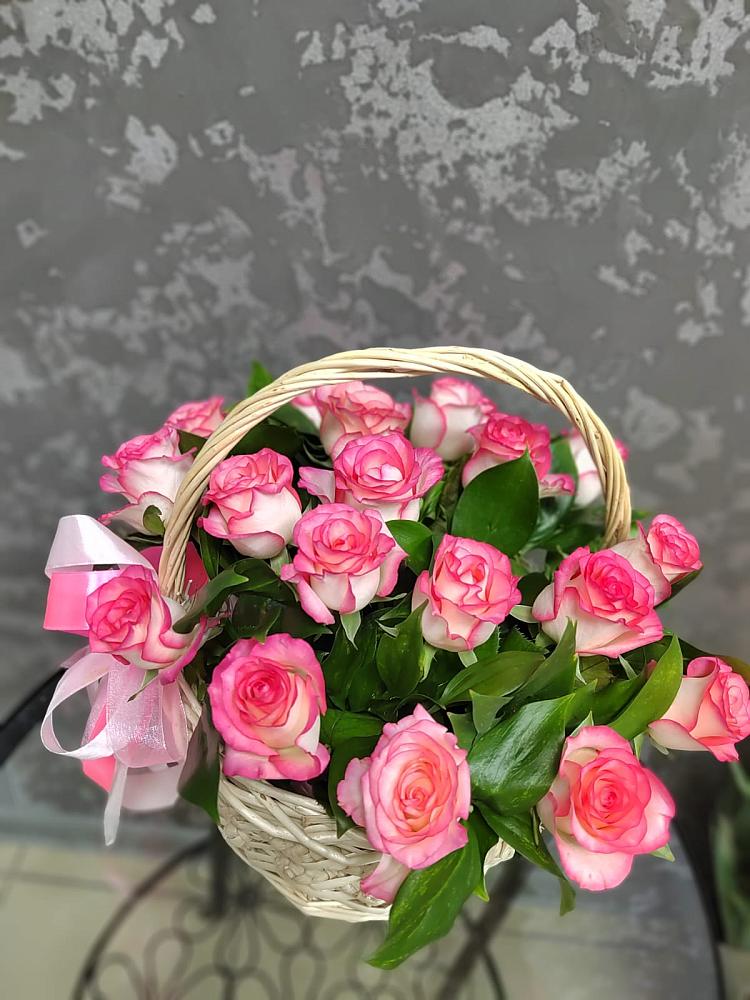Цветочная композиция из Розы в корзине в Стеблево