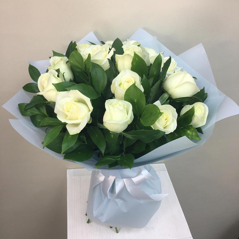 Букет 15 Белых роз Проуд в Стеблево