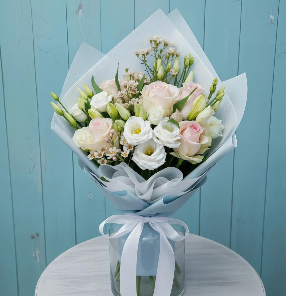 Букет цветов из: Розы и Лизиантусы в Стеблево