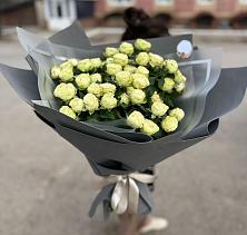 Букет Белые кустовые розы Солинеро в Стеблево