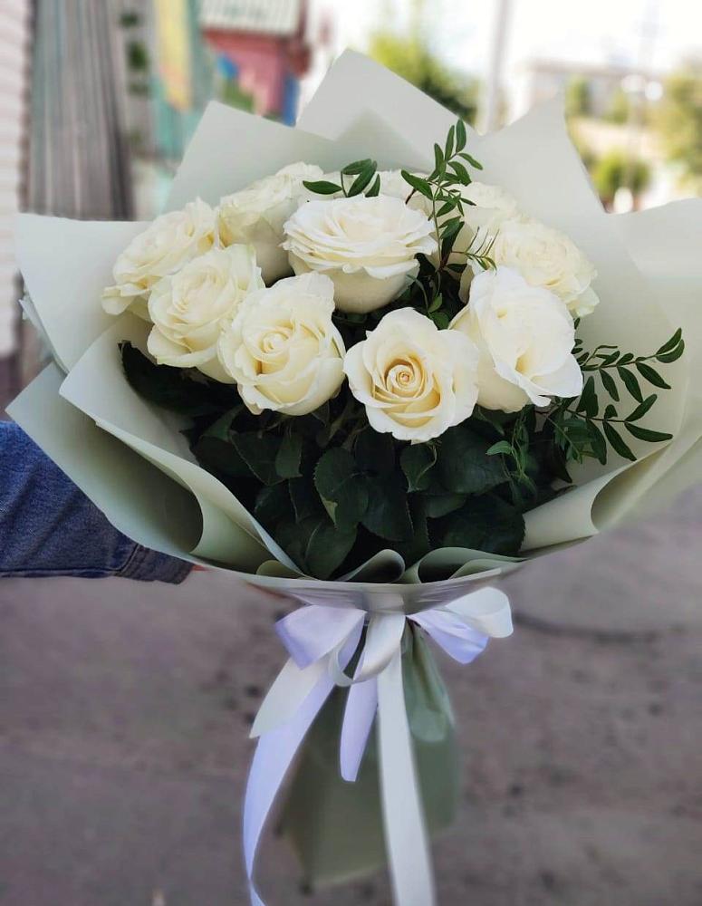 Букет Белые розы Проуд в Стеблево