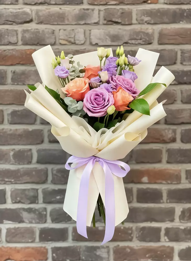 Букет цветов из: Лизиантусы и Розы в Стеблево