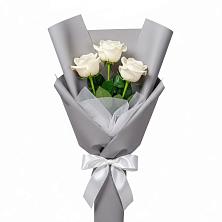 Букет 3 белые розы в Стеблево
