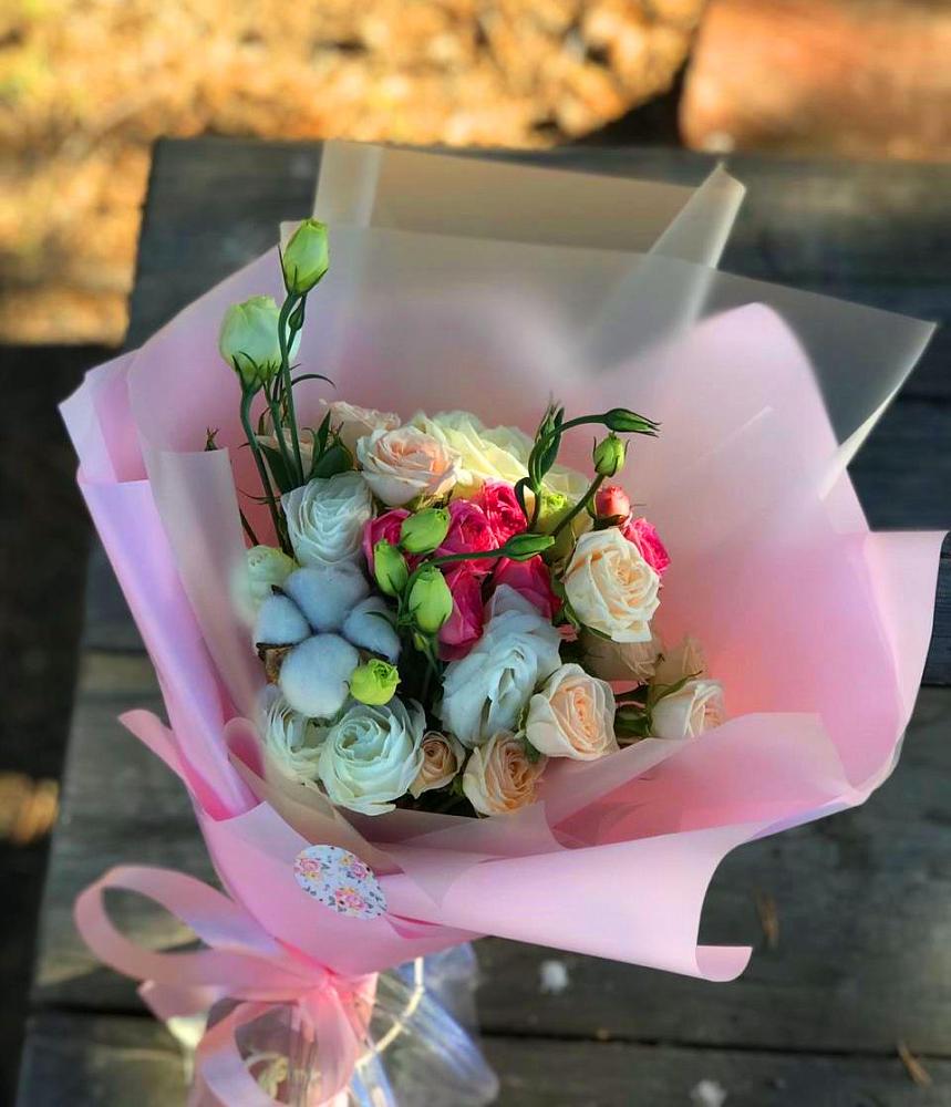 Букет цветов из: Розы и Лизиантусы в Стеблево