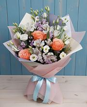 Букет цветов из:  Лизиантусы, Розы, Альстромерии и Гипсофила в Стеблево