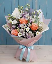 Букет цветов из:  Лизиантусы, Розы, Альстромерии и Гипсофила в Стеблево