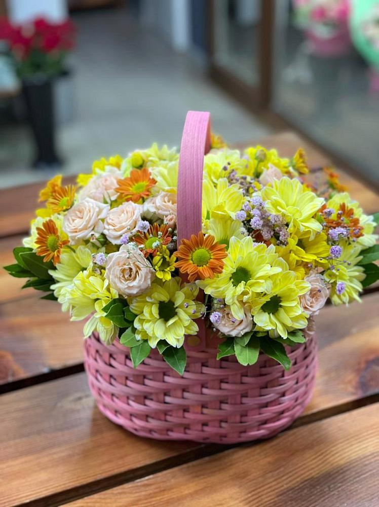 Цветочная композиция из Хризантемы и Розы в корзине в Стеблево