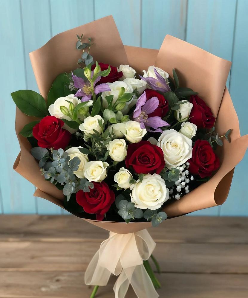 Букет цветов из: Розы и Альстромерии в Стеблево