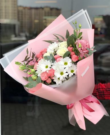 Букет цветов из: Розы, Лизиантусы и Хризантемы в Стеблево
