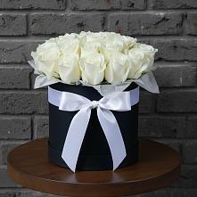 Цветочная композиция из Розы в шляпной коробке #REPLACE_PRED# Стеблево