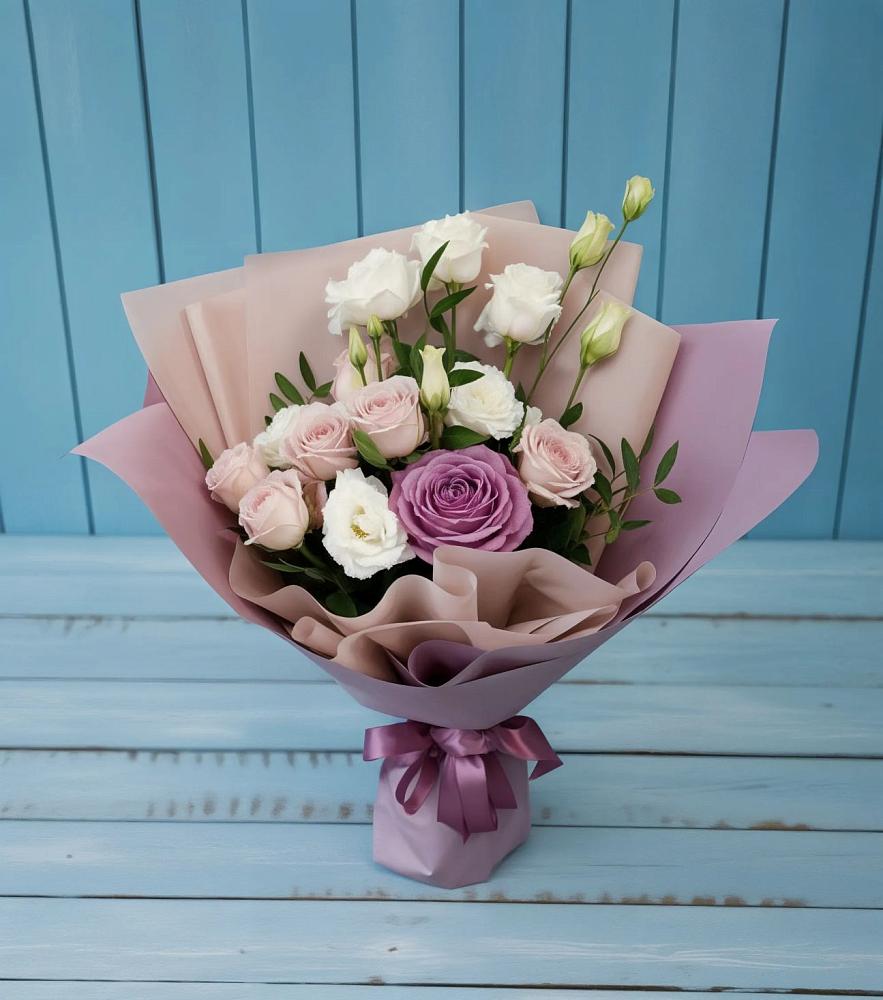 Букет цветов из: Розы и Лизиантусы в Стеблево